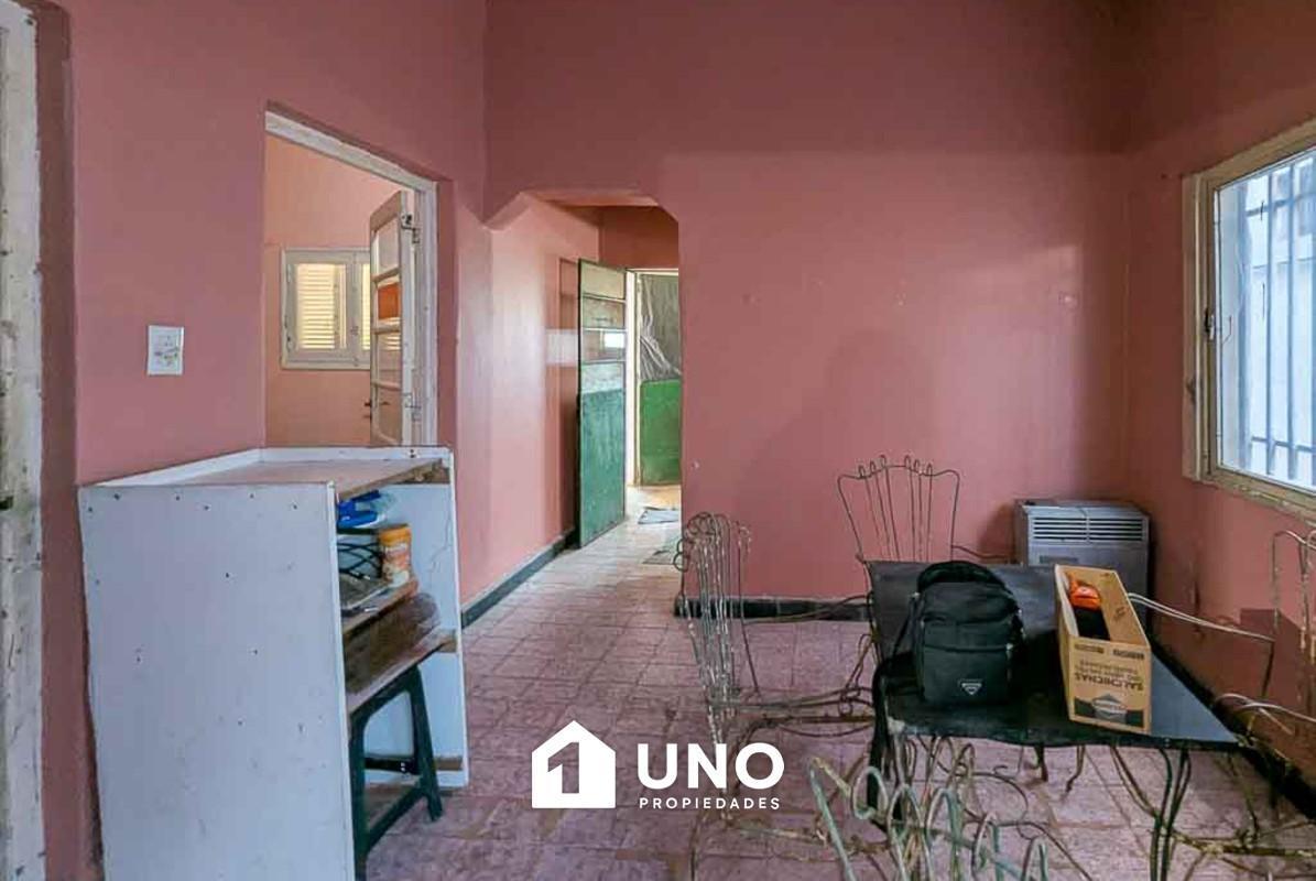 Foto de Casa de pasillo a reciclar, con patio y terraza. A metros de Puerto, imagen 1