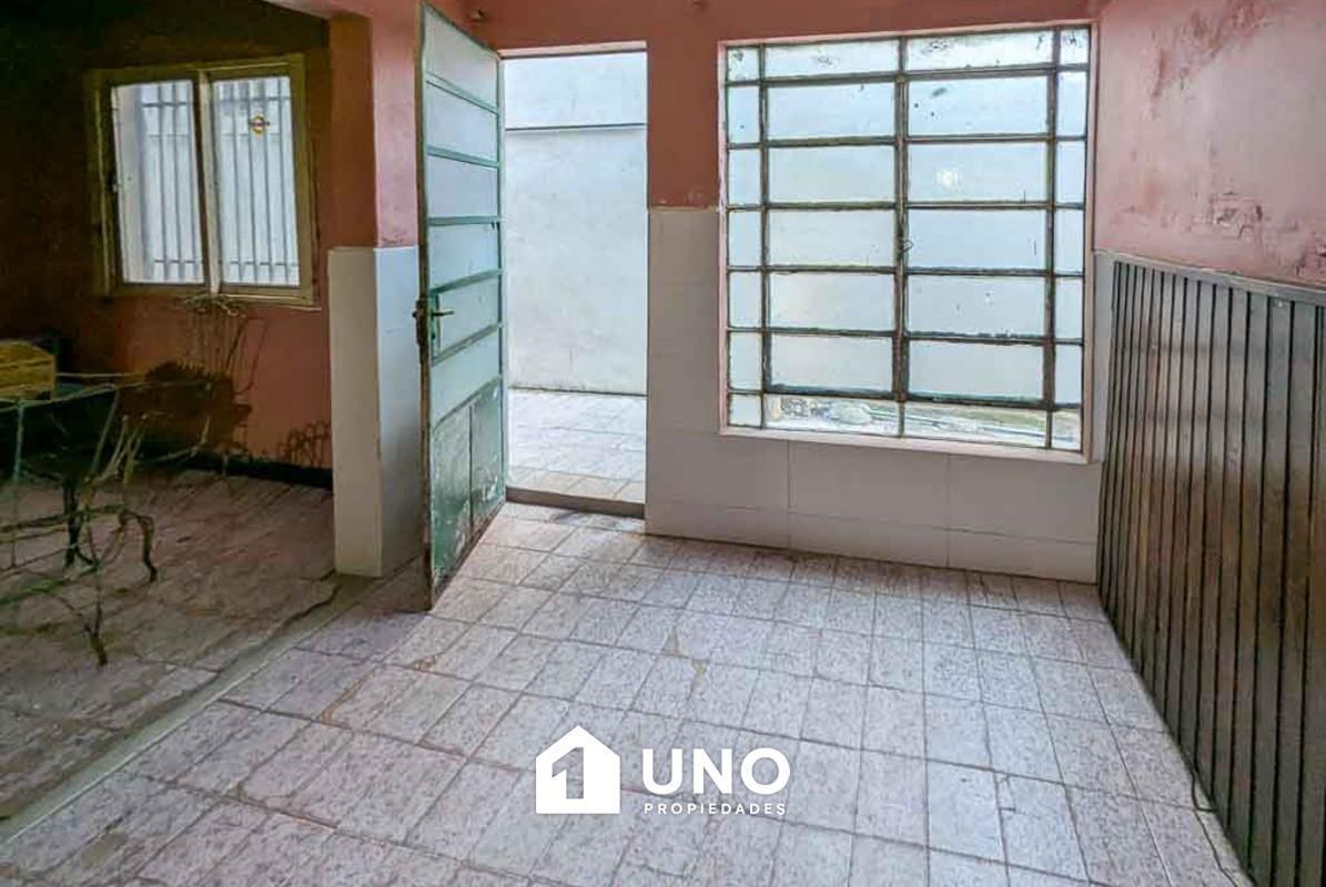 Foto de Casa de pasillo a reciclar, con patio y terraza. A metros de Puerto, imagen 4