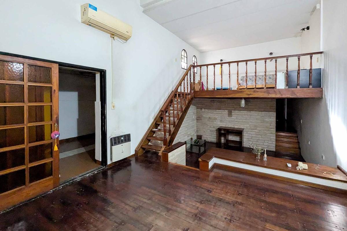 Foto de Casa 2 dormitorios con patio, quincho y cochera en barrio Echesortu, imagen 1