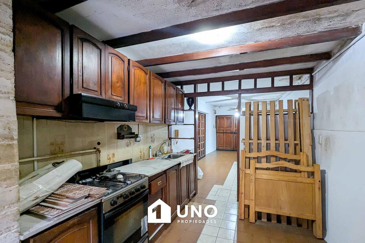 Foto de Casa 2 dormitorios con patio, quincho y cochera en barrio Echesortu, imagen 2