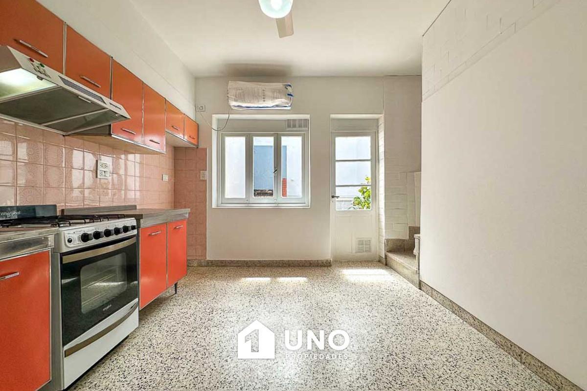 Foto de Casa de 2 dormitorios más comodín, patio con parrillero, terraza y, imagen 4