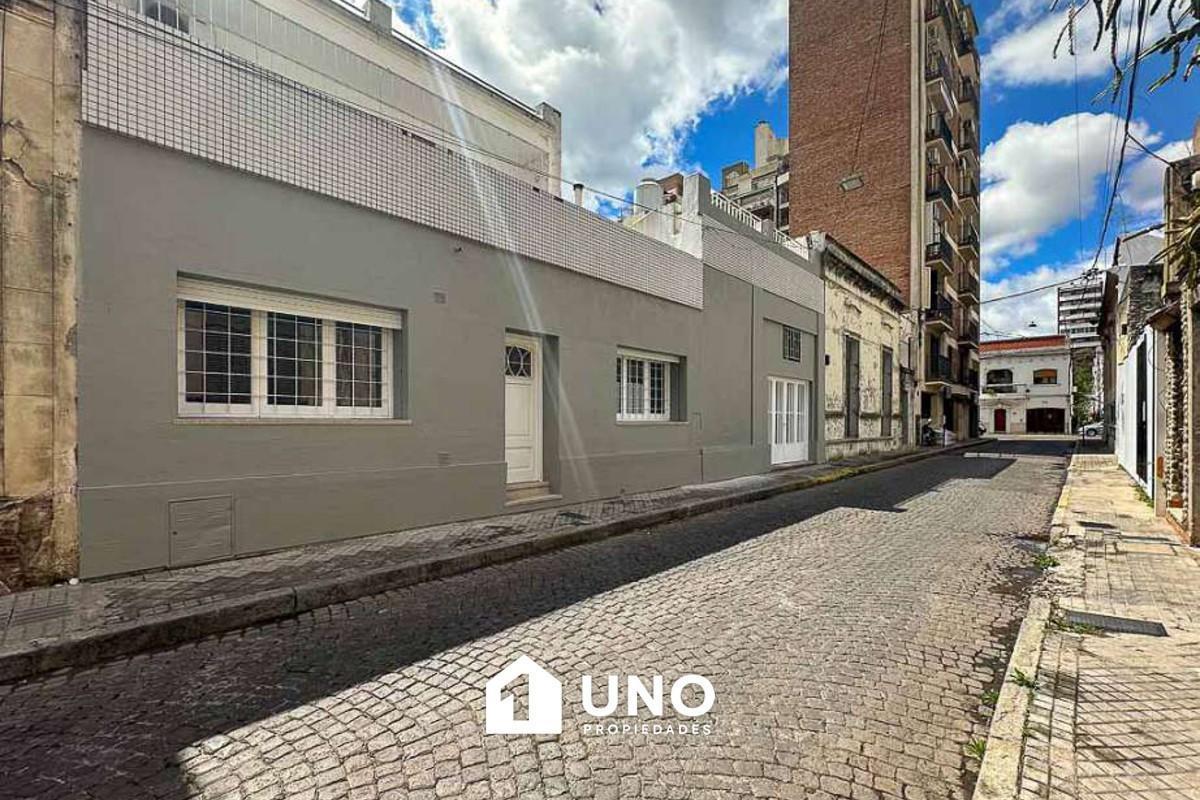 Foto de Casa de 2 dormitorios más comodín, patio con parrillero, terraza y, imagen 3
