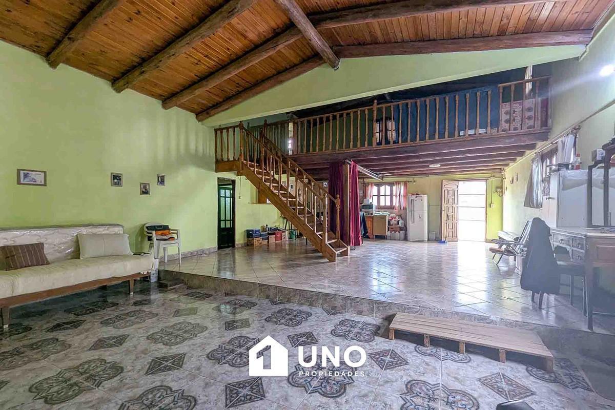 Foto de Casa estilo loft en Funes. Jardín con pileta, parrillero y cochera., imagen 5