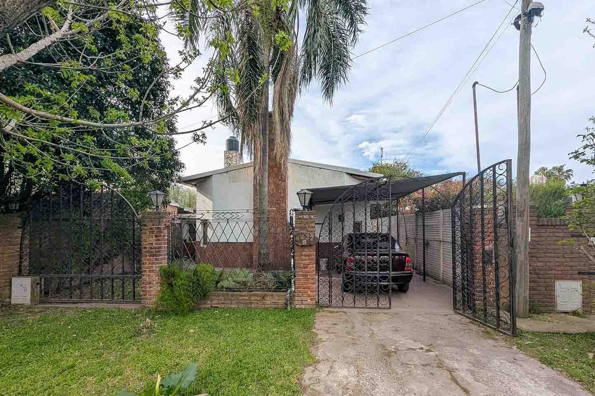 Foto de Casa estilo loft en Funes. Jardín con pileta, parrillero y cochera., imagen 1