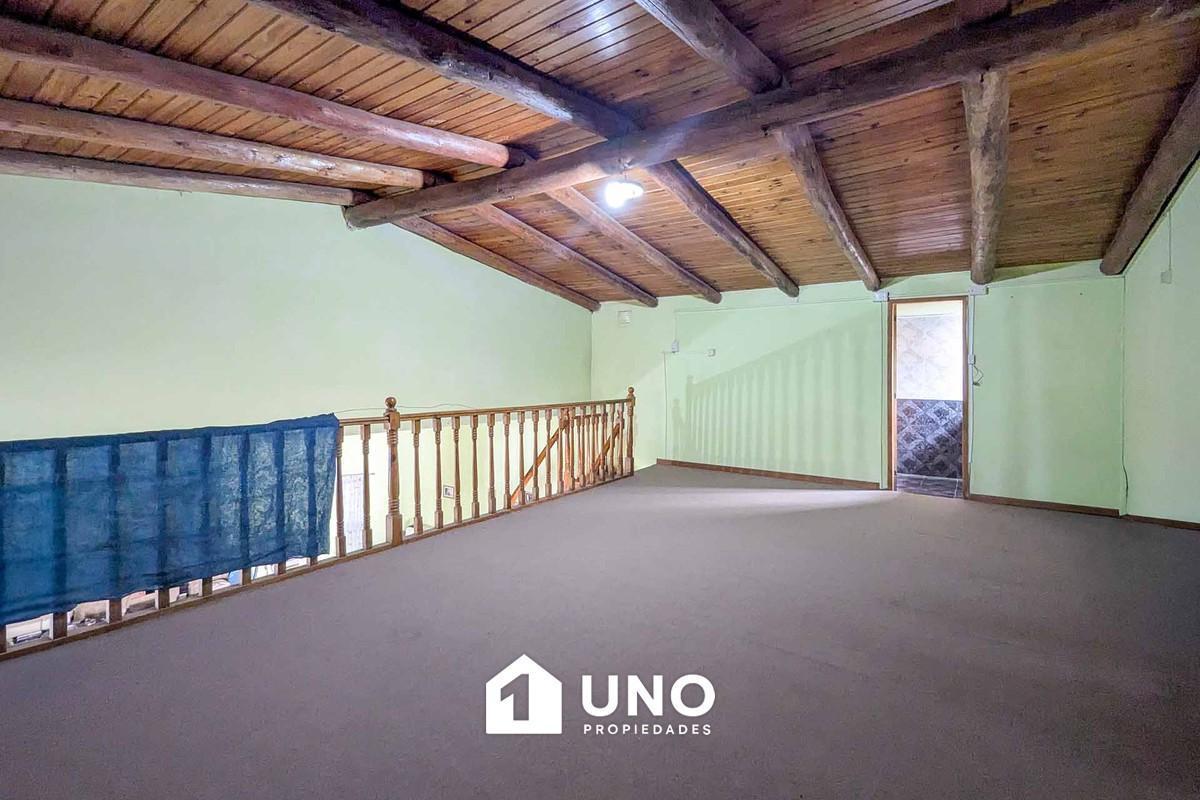 Foto de Casa estilo loft en Funes. Jardín con pileta, parrillero y cochera., imagen 2