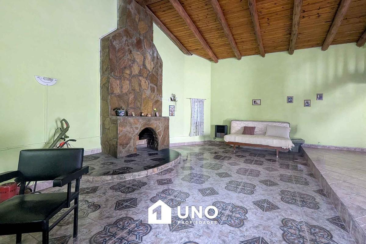 Foto de Casa estilo loft en Funes. Jardín con pileta, parrillero y cochera., imagen 3