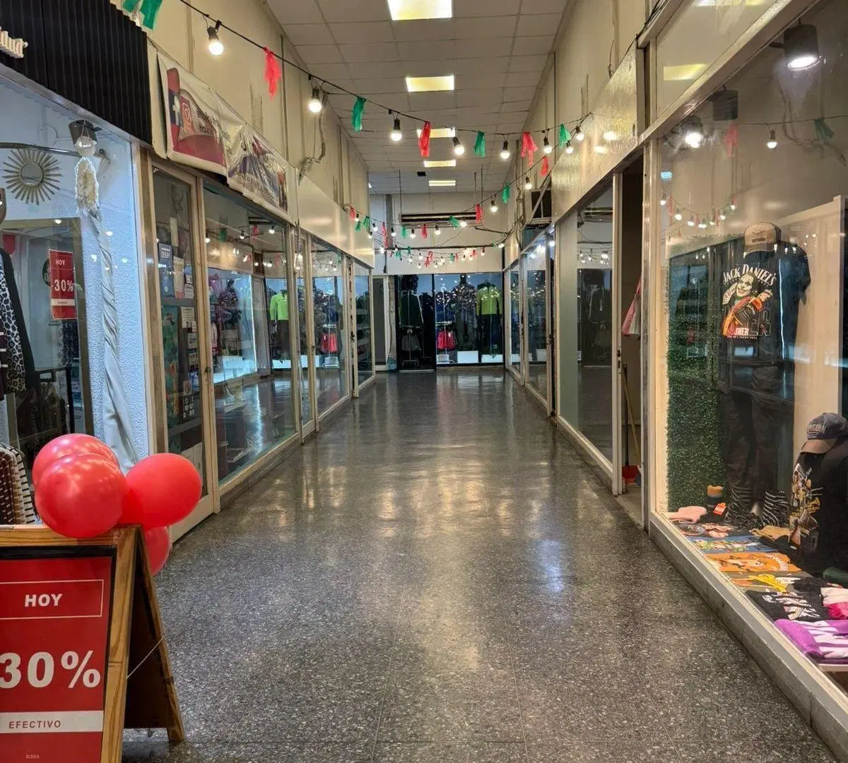Local en calle 12 la más comercial ! - La Plata 4