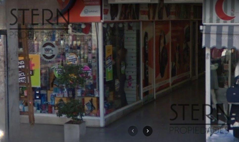 Local comercial en Calle 12 entre 59 y 60. Galeria Local al frente. Oportunidad.