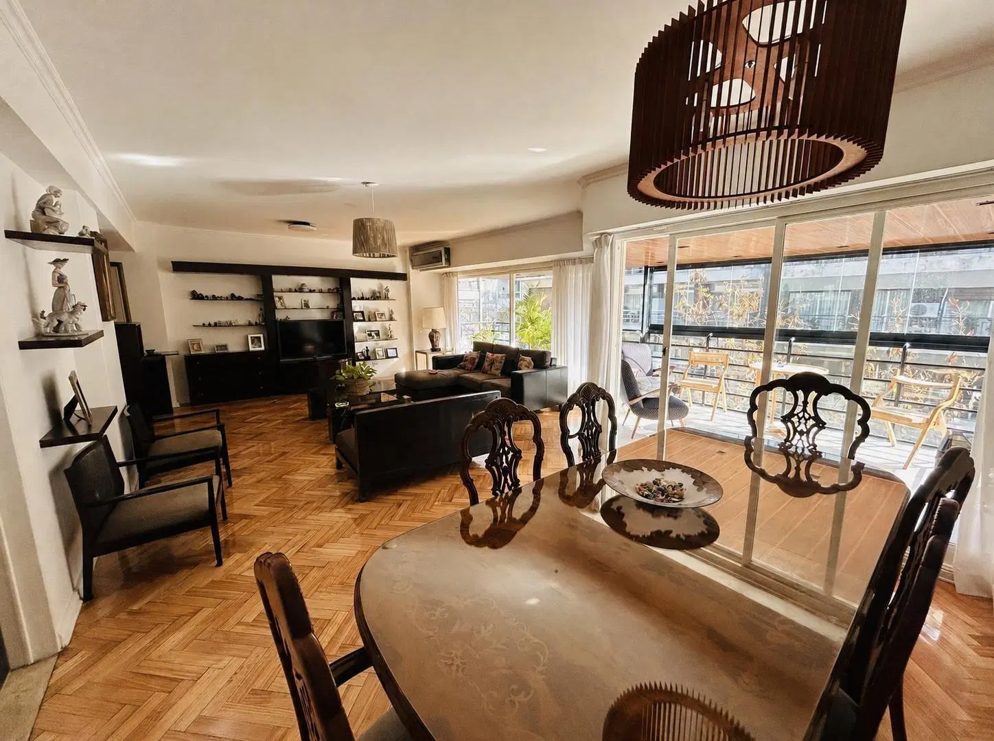 Piso exclusivo de 4 ambientes con dependencia, balcón aterrazado y cochera - Las Cañitas 3