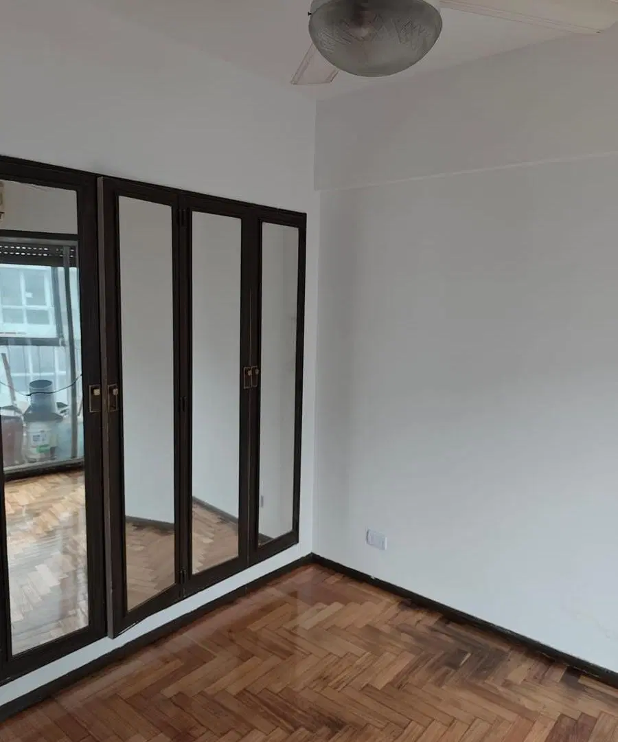 Departamento de 3 amb c/dep., 6° piso sobre Av. Corrientes, a metros de Montevideo 3