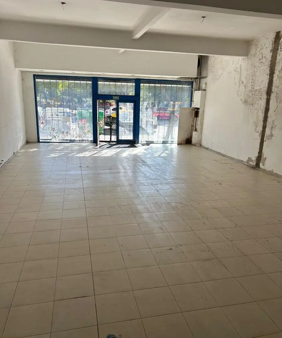 IMPORTANTE LOCAL COMERCIAL DE 500 m² SOBRE AV. BELGRANO 4