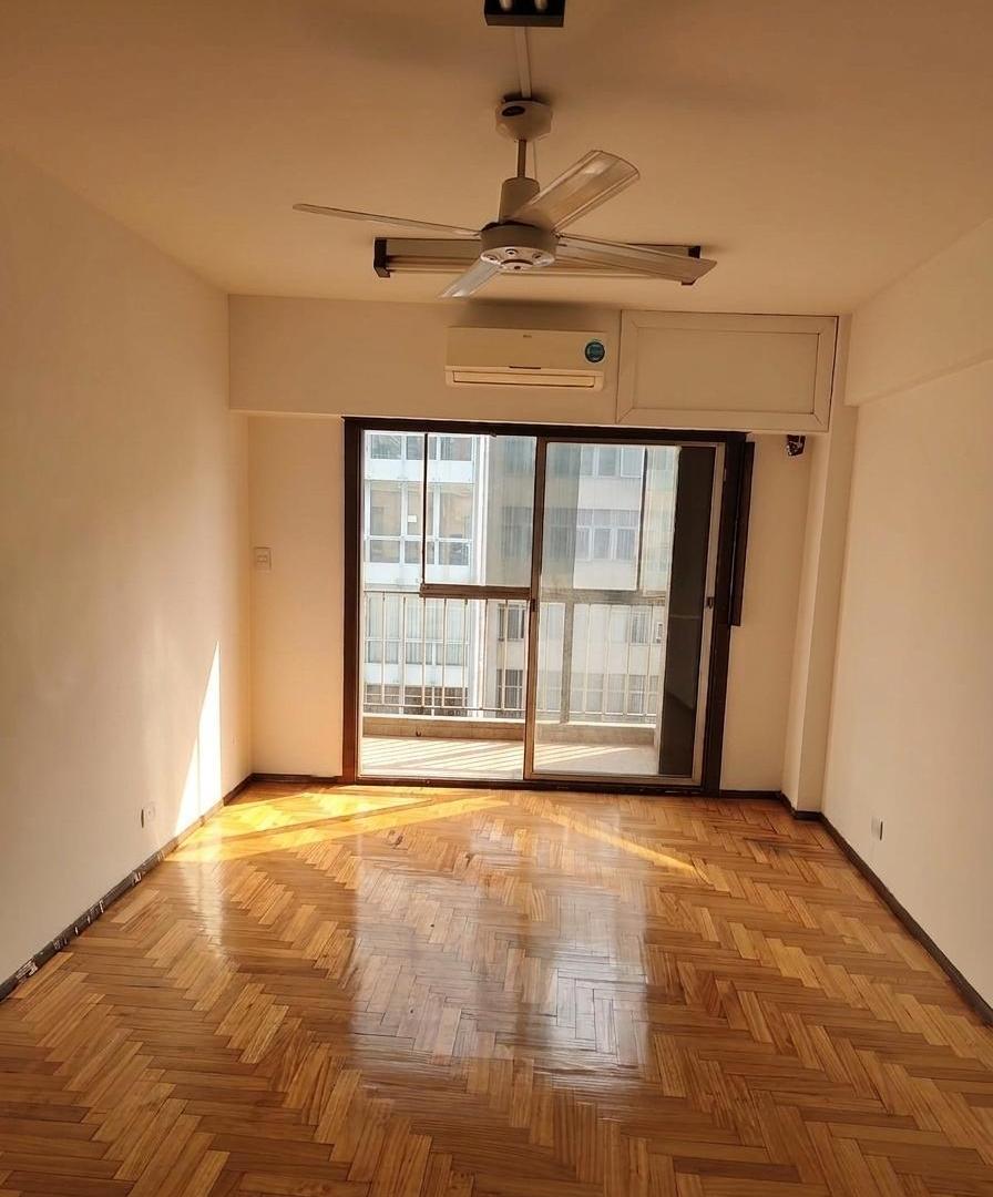 Foto de Departamento de 3 amb c/dep., 6° piso sobre Av. Corrientes, a metros de, imagen 2