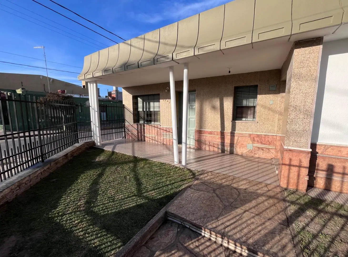 ¡¡VDO CASA 3 DORM. MUY COMODA ¡¡ ZNA SUR APTA BANCOR ¡¡ IDEAL INVERSION¡¡¡ 4