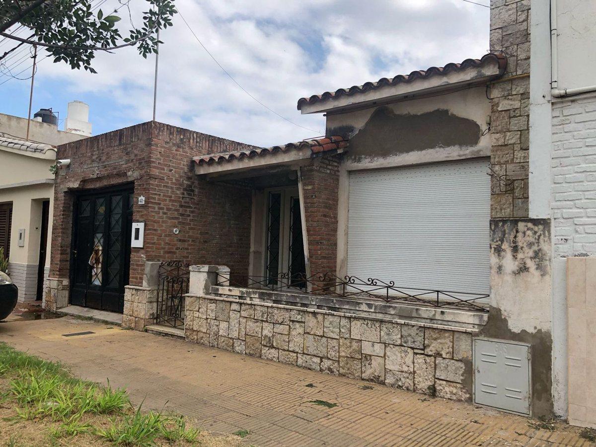 Venta/ Casa con Servicios/ a Reciclar / Inversión 4