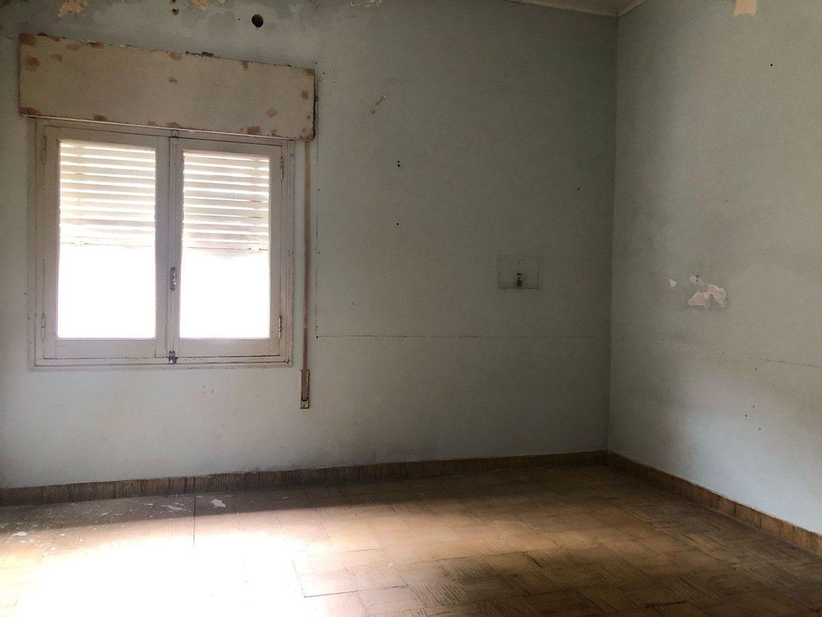 Venta/ Casa con Servicios/ a Reciclar / Inversión 1