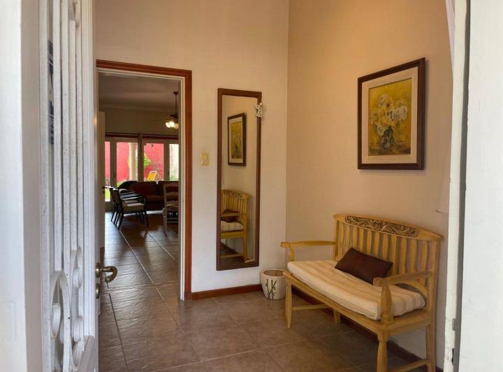 VENTA/CASA 3 DORMITORIOS/PILETA/SOBRE AVENIDA 2