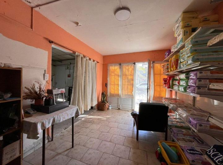 VENTA/CASA/3 DORMITORIOS/COCHERA o LOCAL. 3