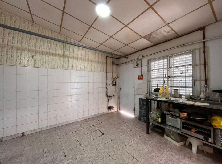 VENTA/CASA/3 DORMITORIOS/COCHERA o LOCAL. 5