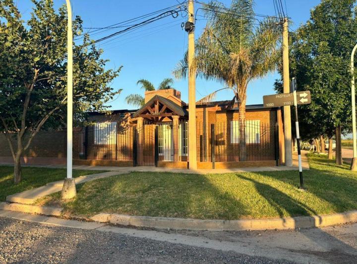 VENTA/CASA/PILETA/AMPLIO PARQUE/ZONA SUR/SUNCHALES 2