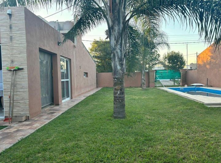 VENTA/CASA/PILETA/AMPLIO PARQUE/ZONA SUR/SUNCHALES 4
