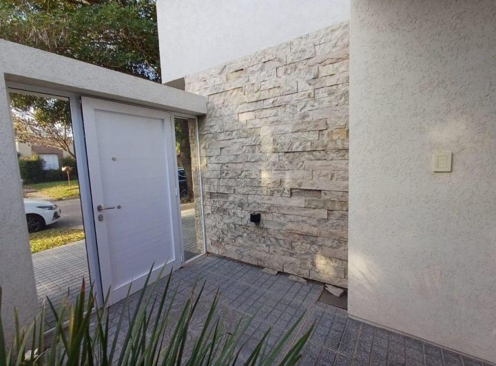 VENTA/CASA/3 DORM/PILETA/APTA CREDITO/Bo.PIZZURNO 3