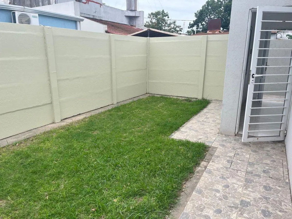 VENTA DE DEPTO P/BAJA CON PATIO/apto credito 2