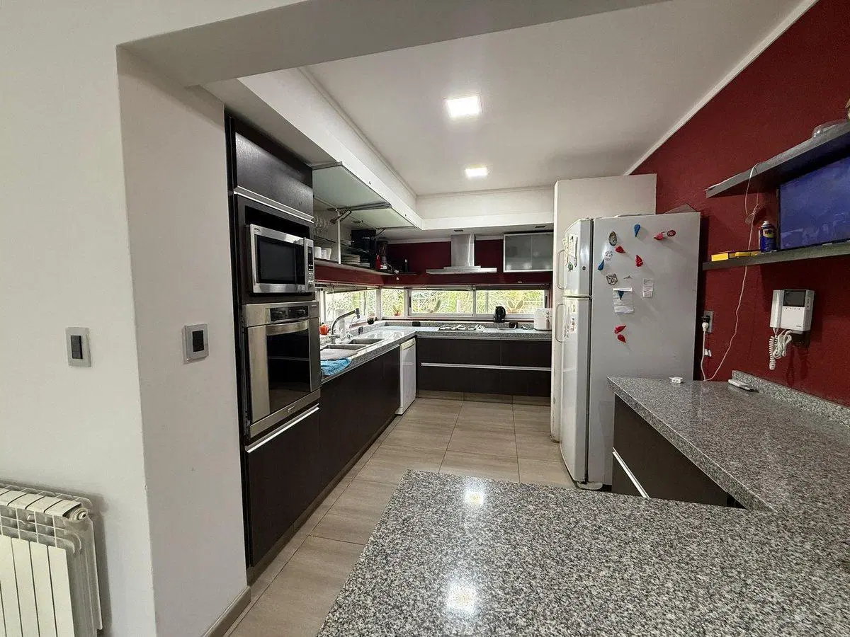 ALQUILER / CASA/ TODOS LOS SERVICIOS Y PILETA 4