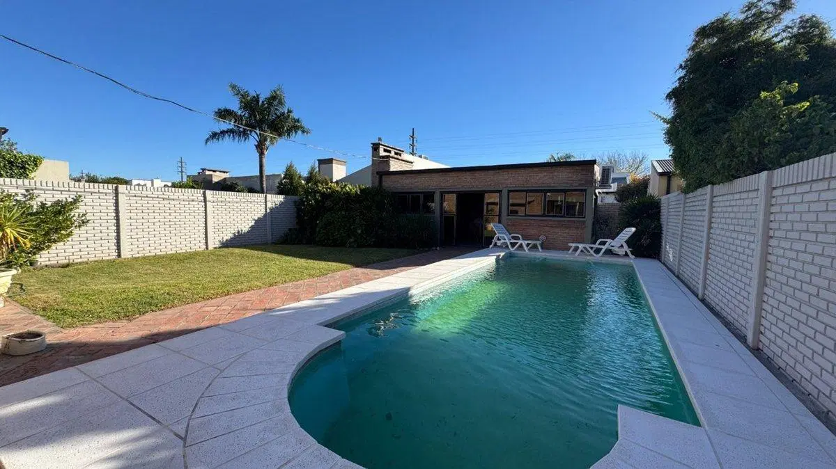 VENTA CASA PIZZURNO/3DORM/PILETA/QUINCHO/SERVICIOS 3