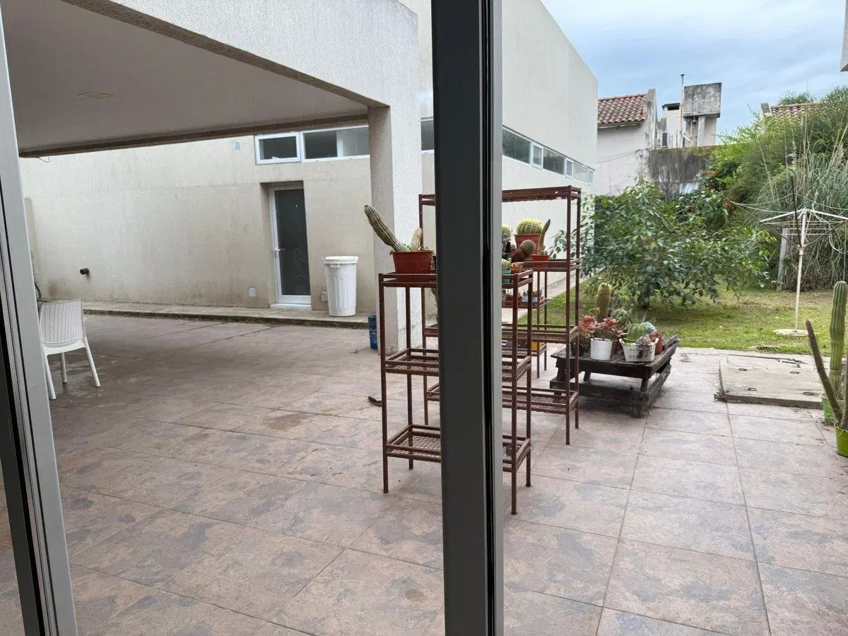 VENTA CASA / TODOS LOS SERVICIOS / 400 MTS CUB. 5