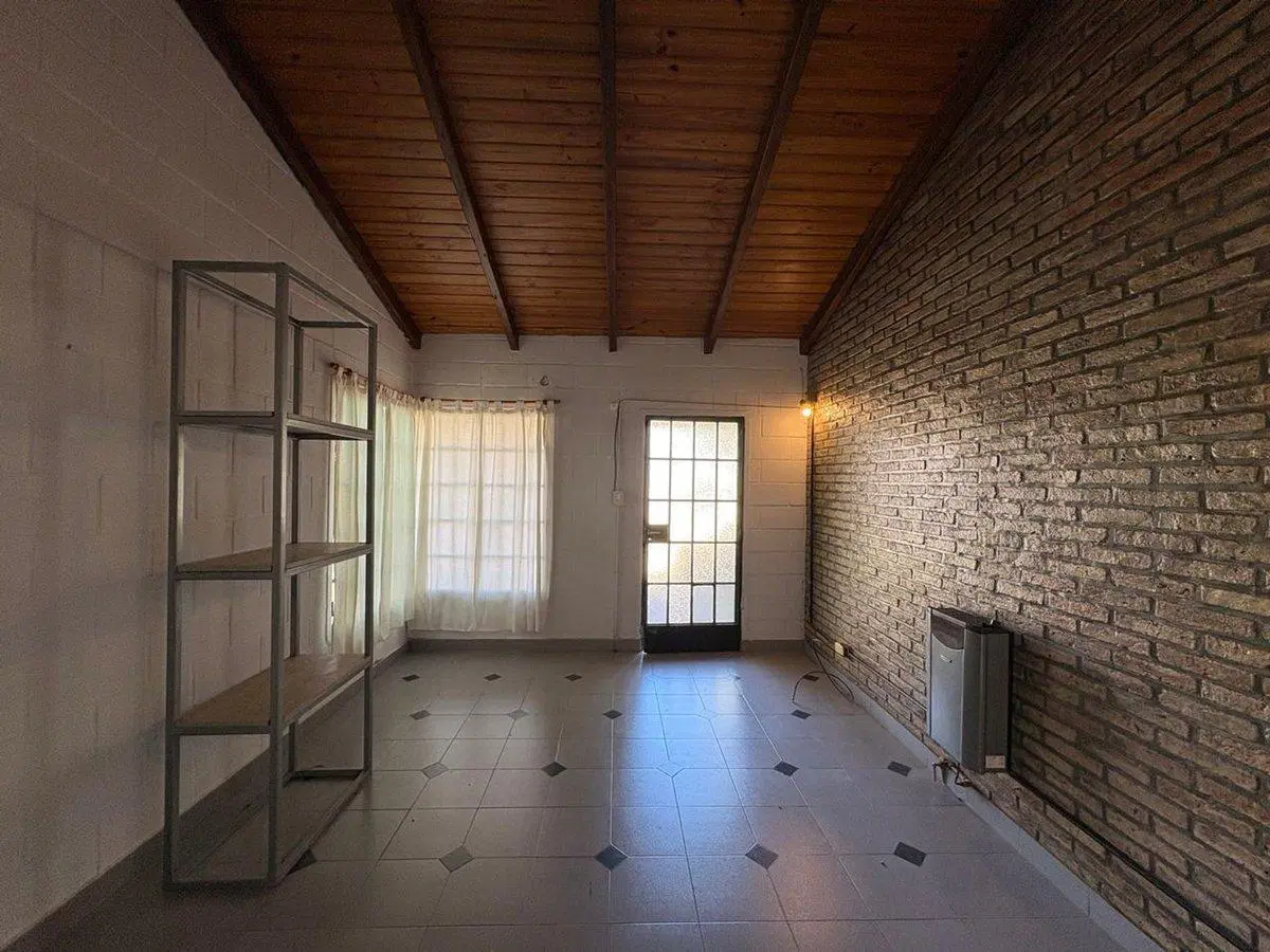 ALQUILER/ CASA/ 1 DORMI/ PATIO 3