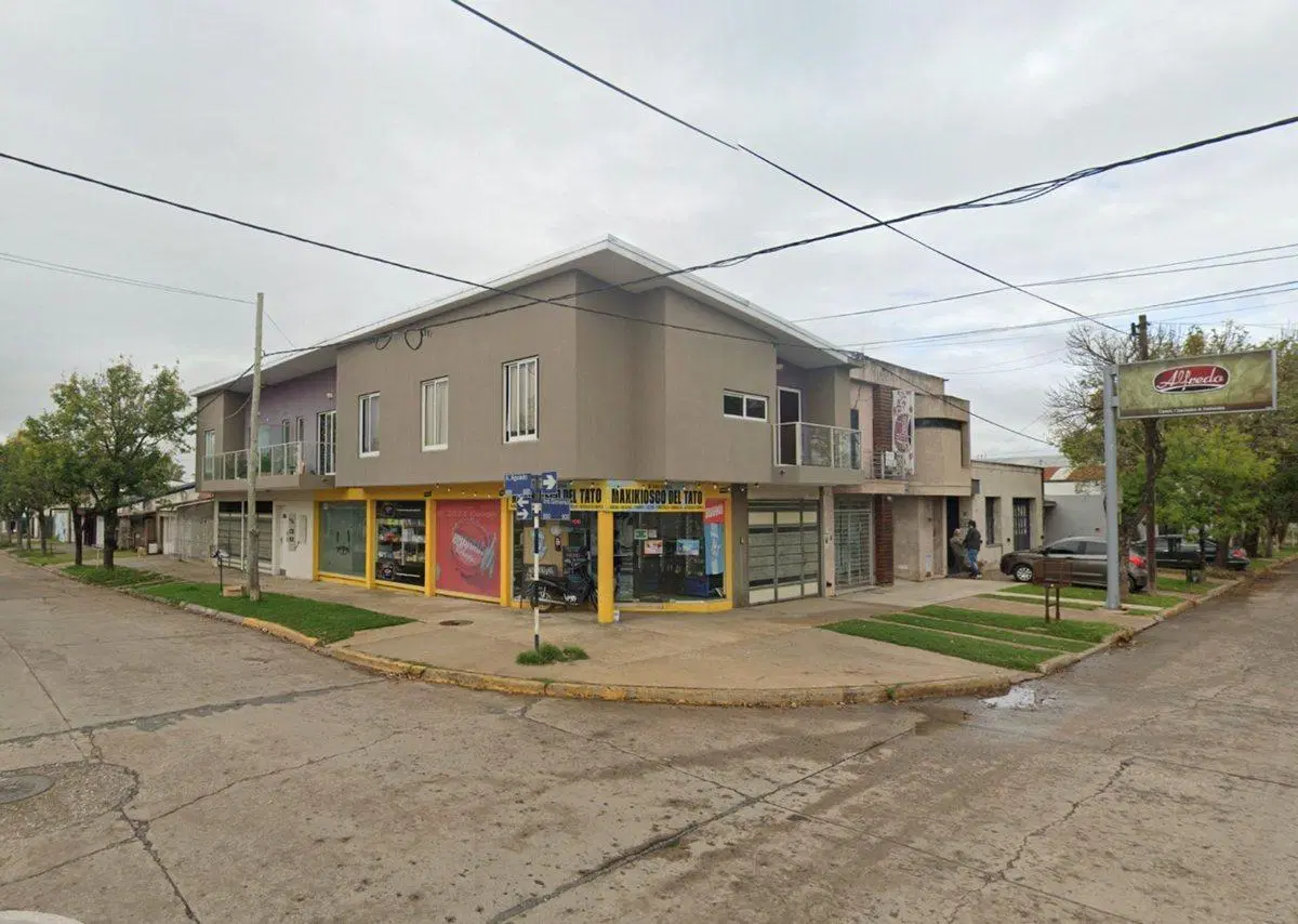 VENTA - CONJUNTO DEPARTAMENTOS MAS LOCAL - RAFAELA 2