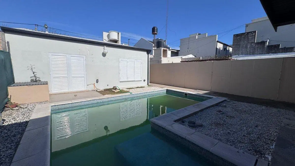 VENTA CASA 3 DORMITORIOS/ PILETA / GAS NATURAL 2
