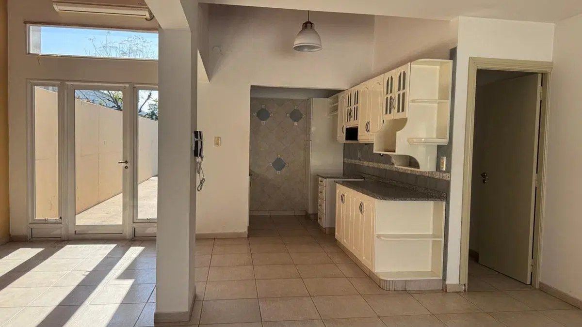 VENTA CASA 3 DORMITORIOS/ PILETA / GAS NATURAL 5