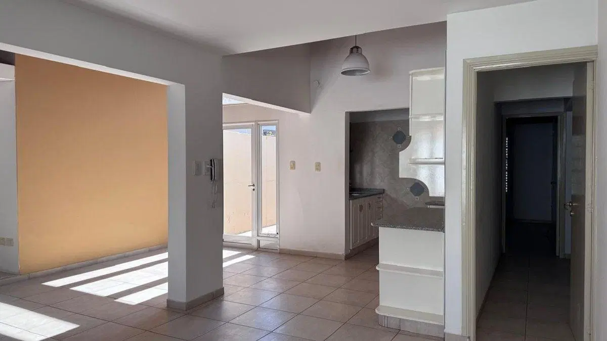 VENTA CASA 3 DORMITORIOS/ PILETA / GAS NATURAL 4