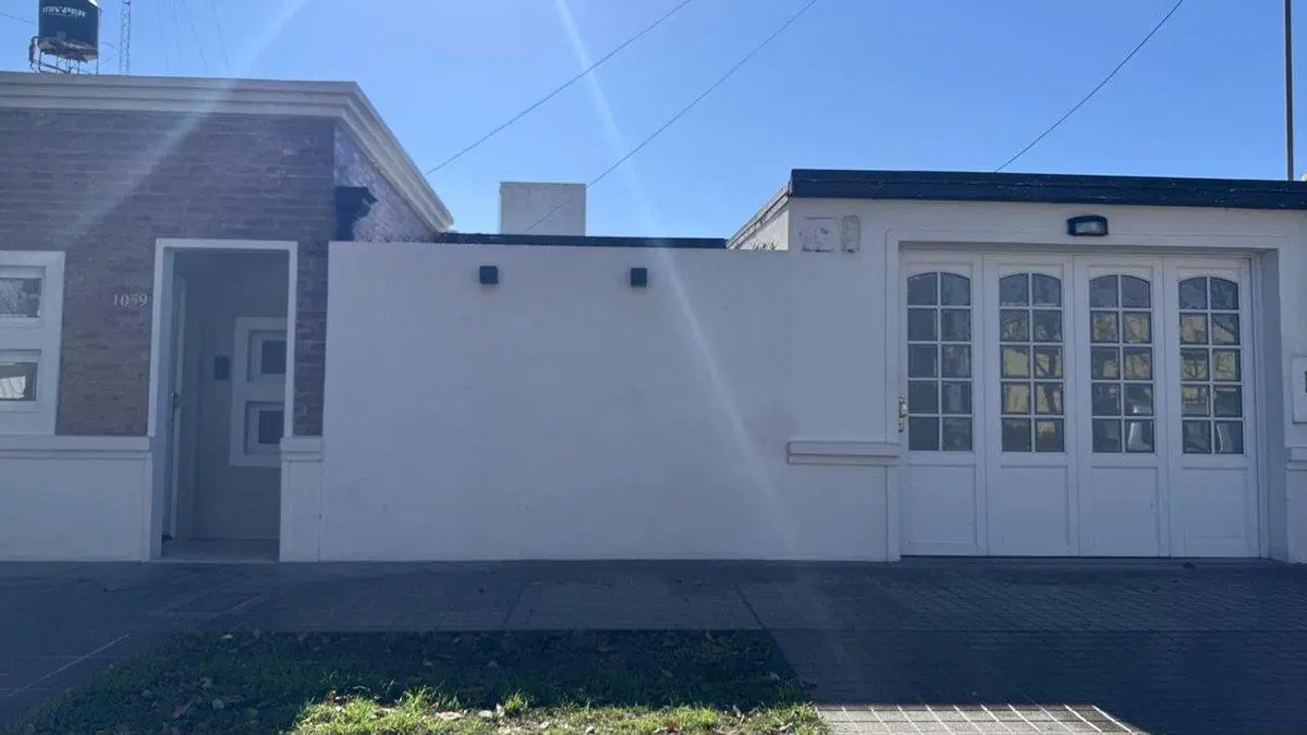 VENTA CASA 3 DORMITORIOS/ PILETA / GAS NATURAL 3