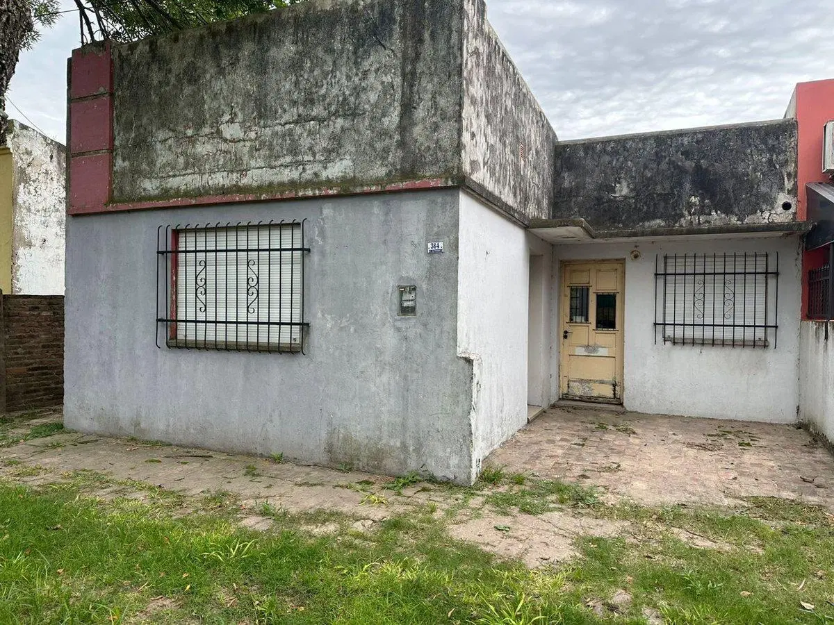 VENTA/CASA A RAFACCIONAR/AVENIDA/LEHMANN 4