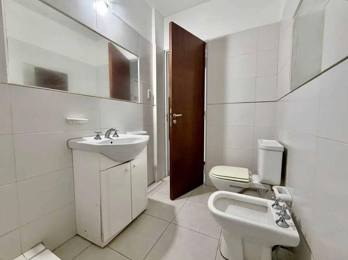 ALQUILER/ DEPARTAMENTO 1 DORM./COCHERA/SERVICIOS 2