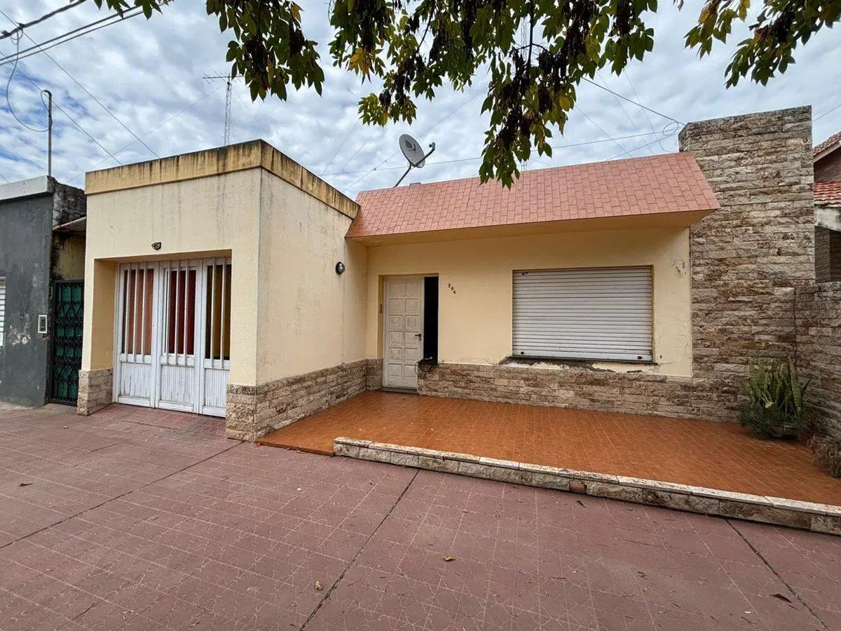 VENTA / CASA 2 DORMITORIOS / COCHERA / ANGELICA 4