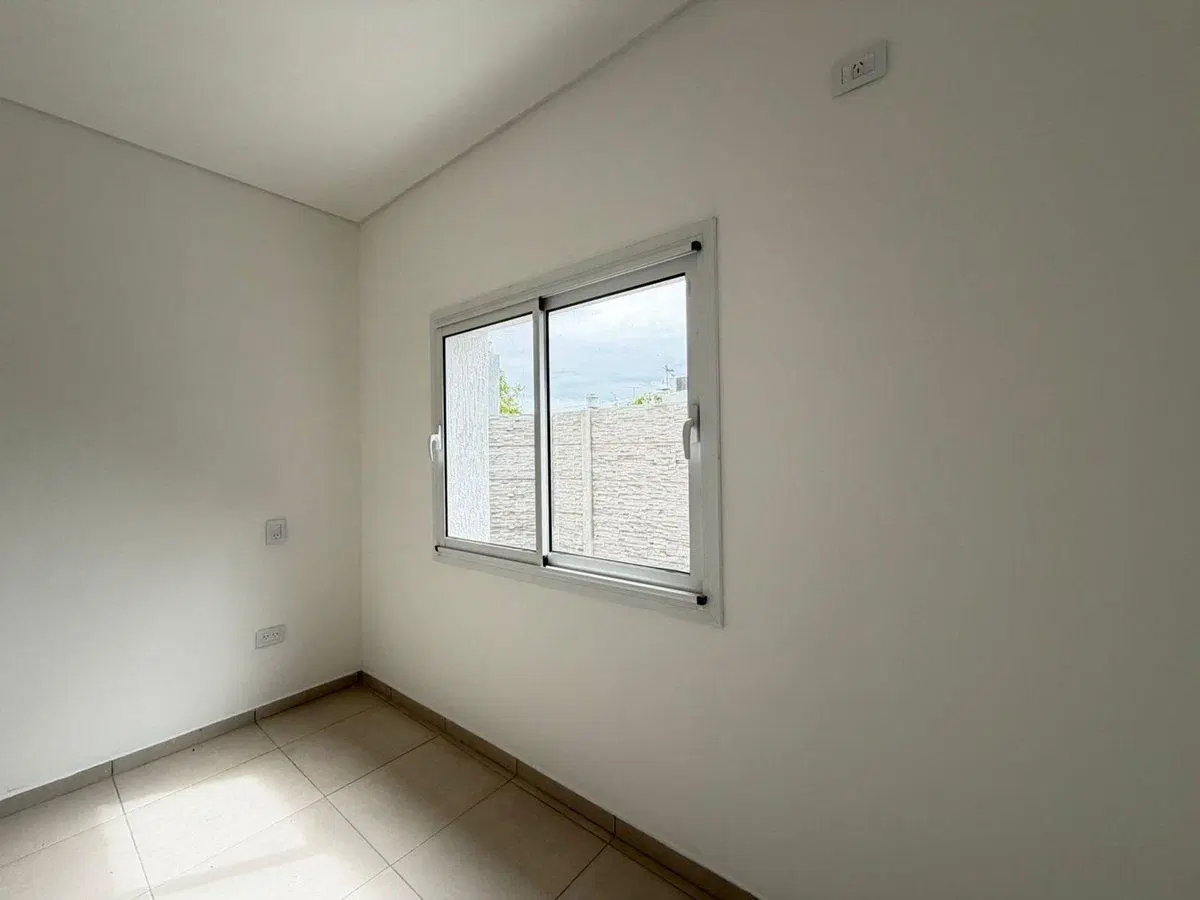 REMAX VENDE/CASA/PH/2 DORMIT/A ESTRENAR/B ALBERDI 5