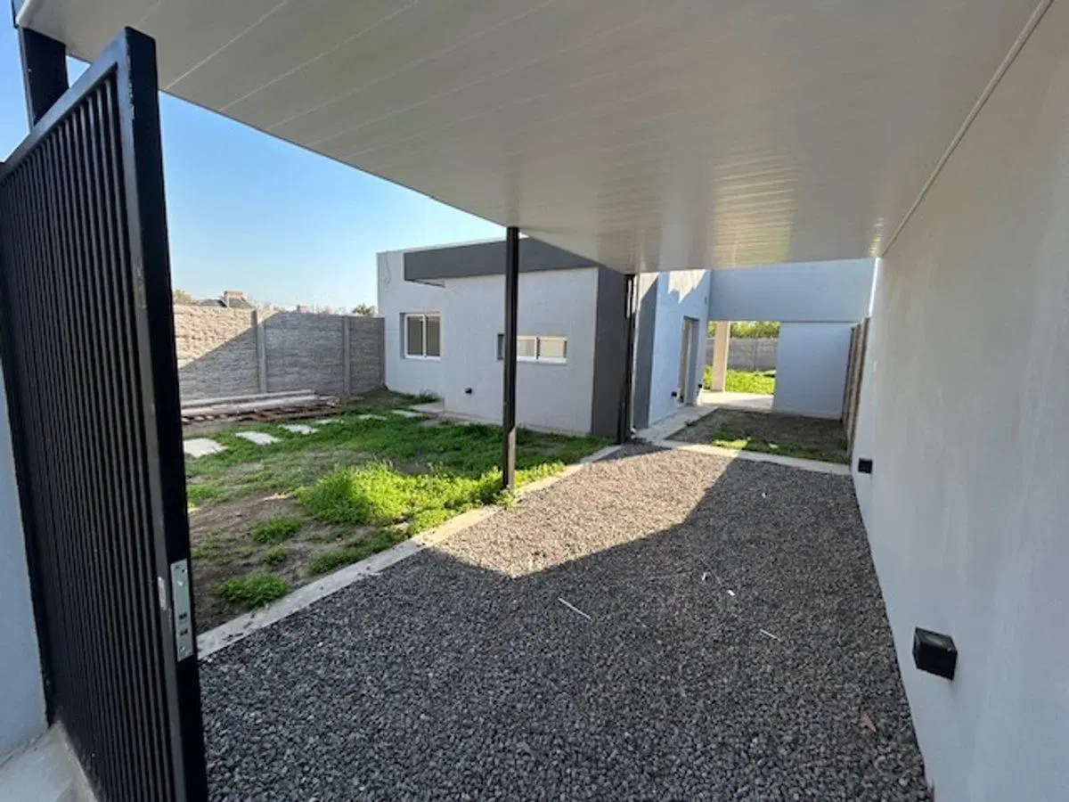 VENTA/ CASA/ MODERNA/ A ESTRENAR 5