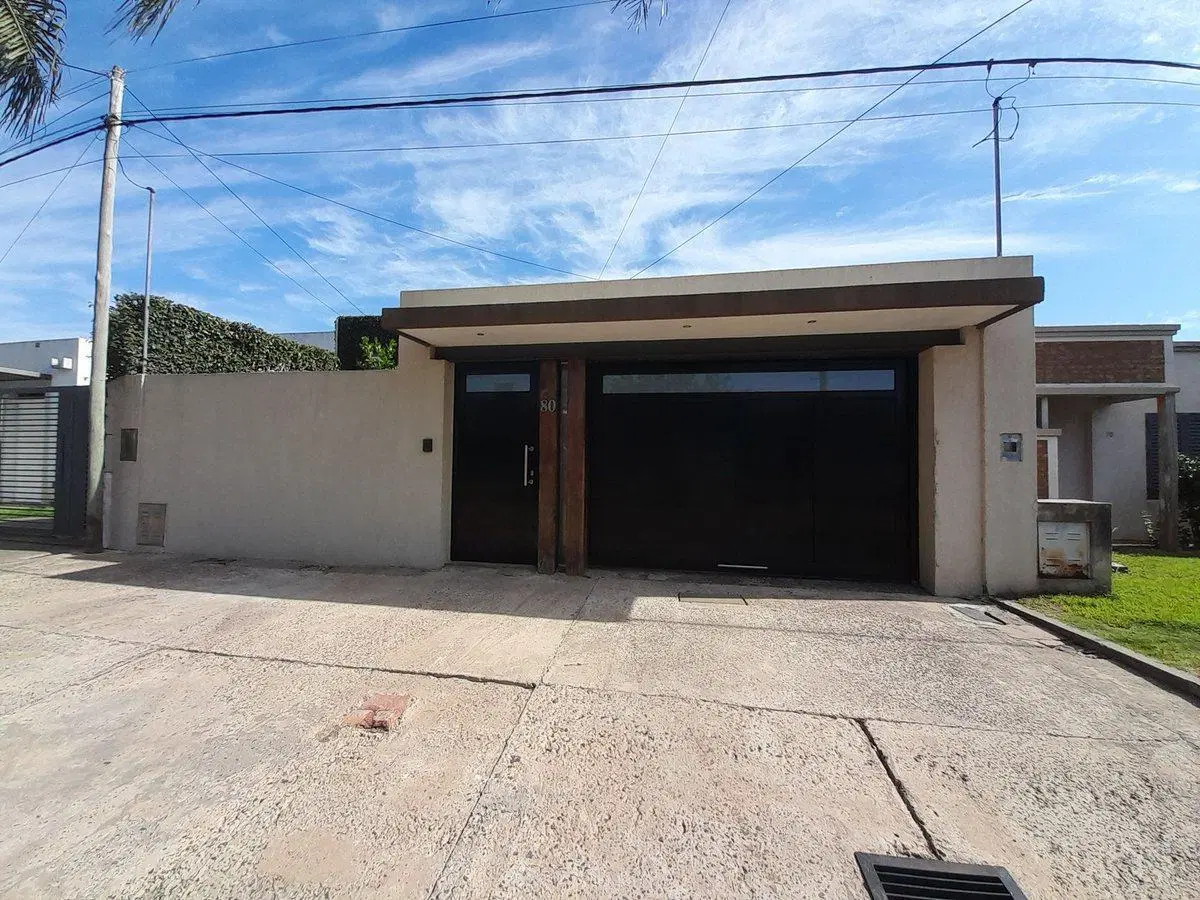 VENTA/CASA MODERNA/B° PIZZURNO/3 DORMITORIOS/SERV. 2