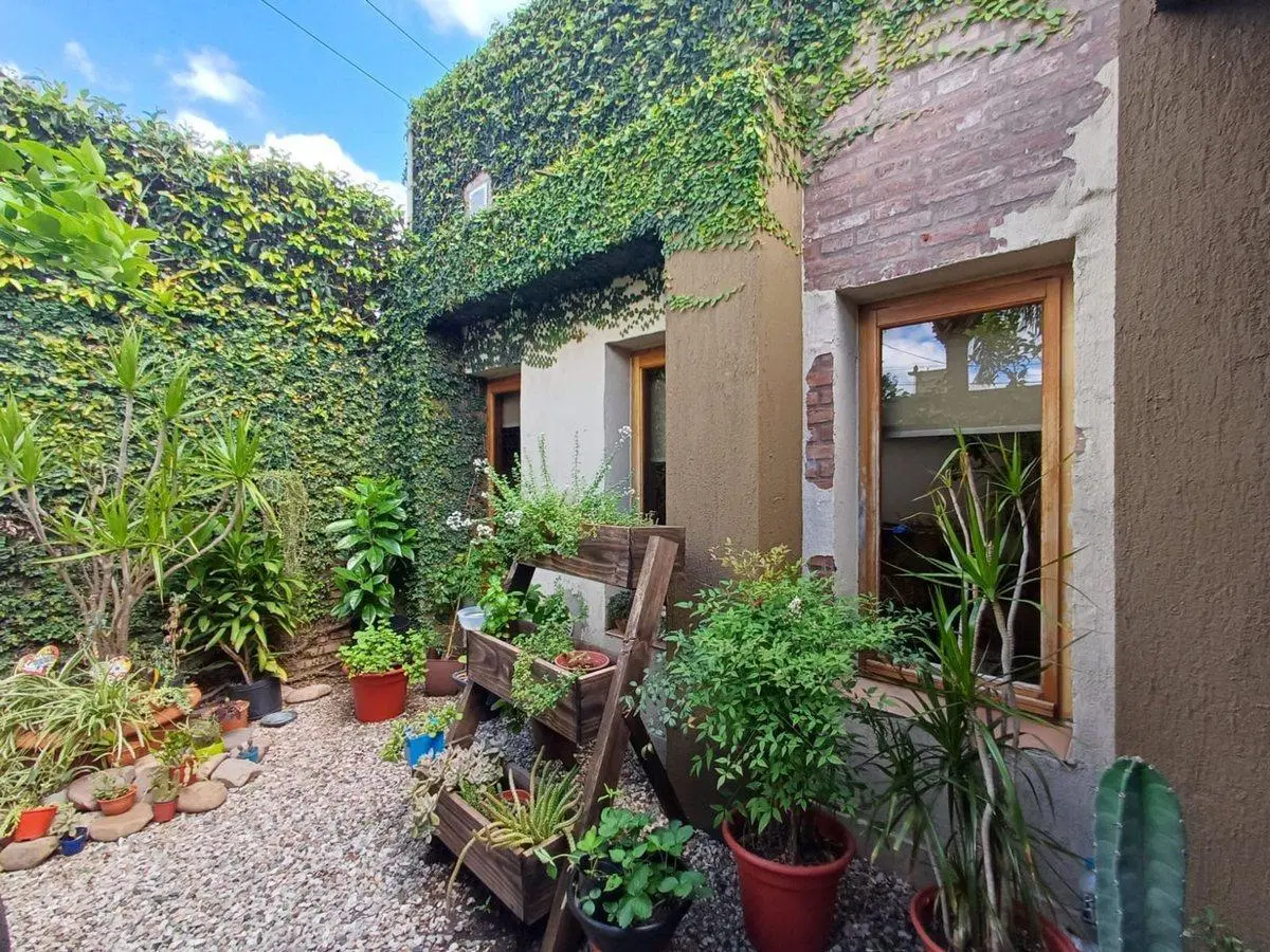 VENTA/CASA MODERNA/B° PIZZURNO/3 DORMITORIOS/SERV. 4