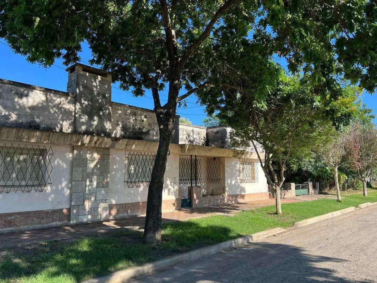 VENTA/ CASA / 2DORMITORIOS / PILETA / LEHMANN 3