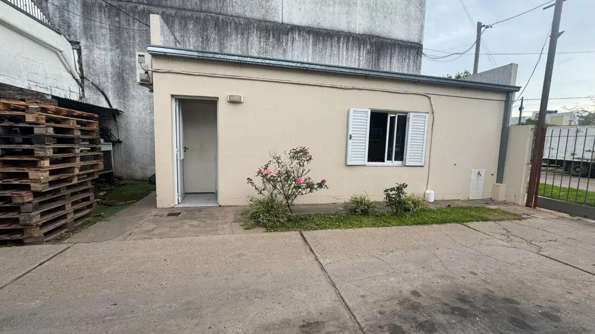 VENTA GALPÓN COMERCIAL+ OFICINA/B° ILOLAY RAFAELA 4