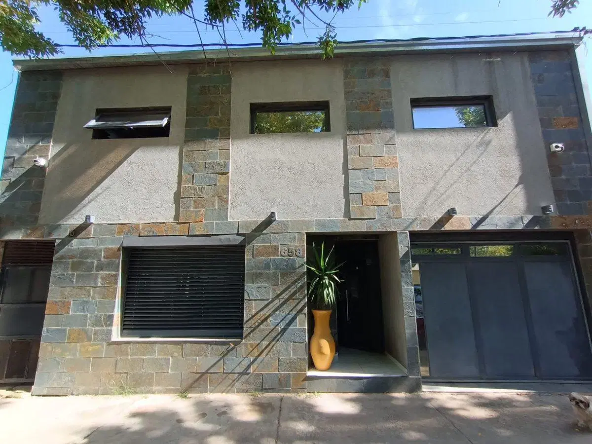 VENTA CASA / 4 DORMITORIOS / PILETA 2