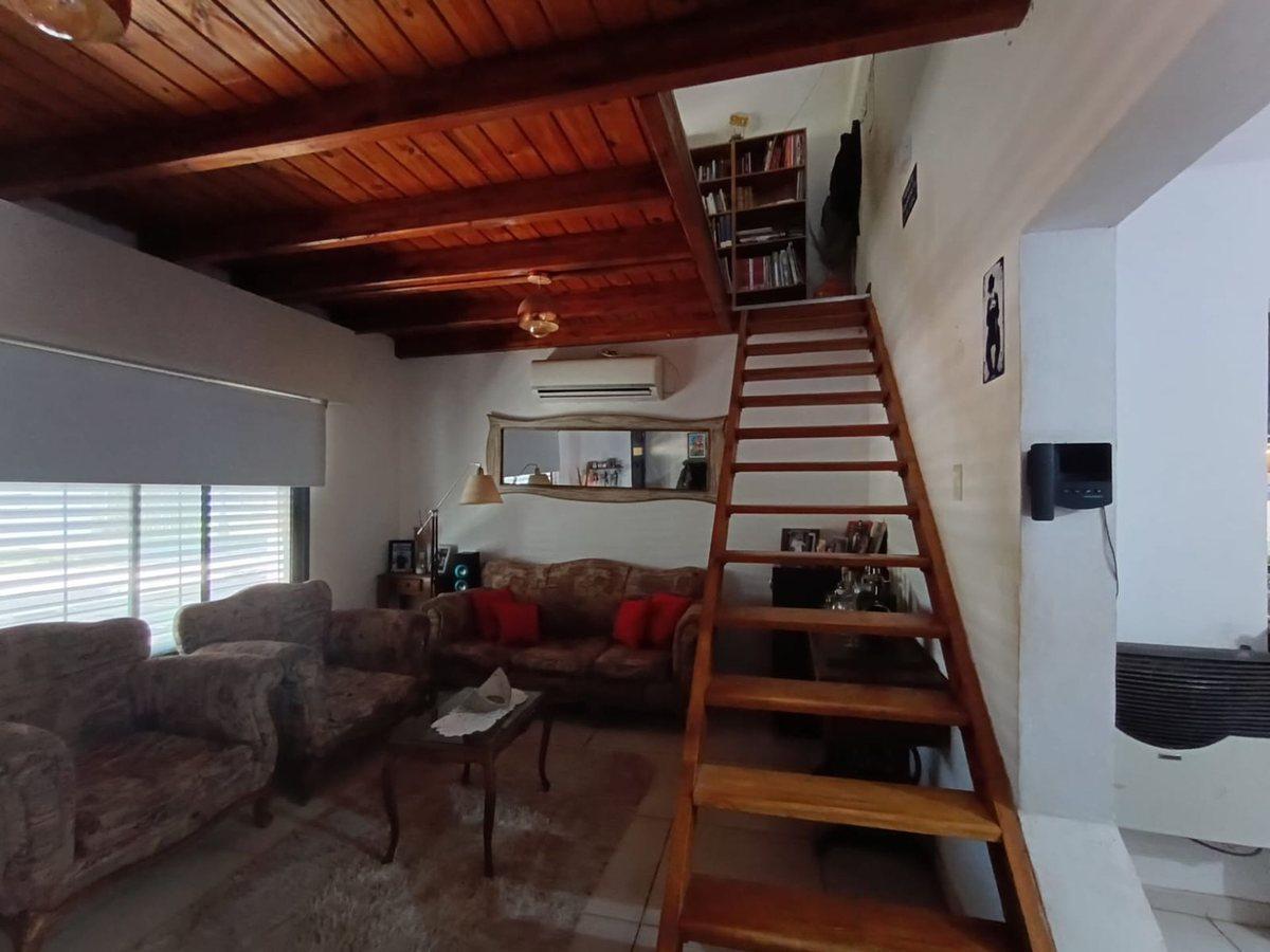 Foto de VENTA CASA / 4 DORMITORIOS / PILETA, imagen 1