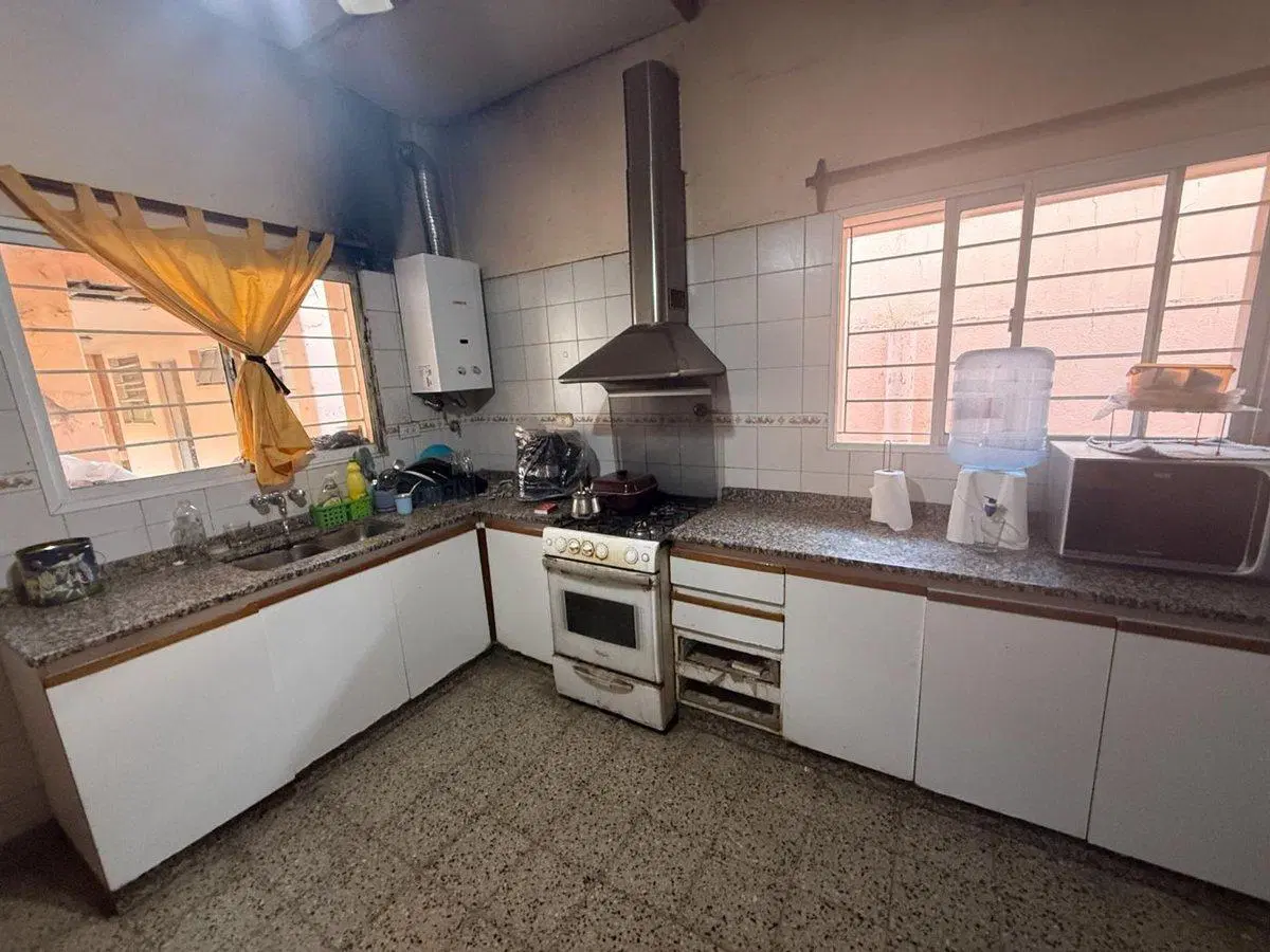 VENTA/CASA 3 DORMITORIOS/SOBRE AVENIDA 4