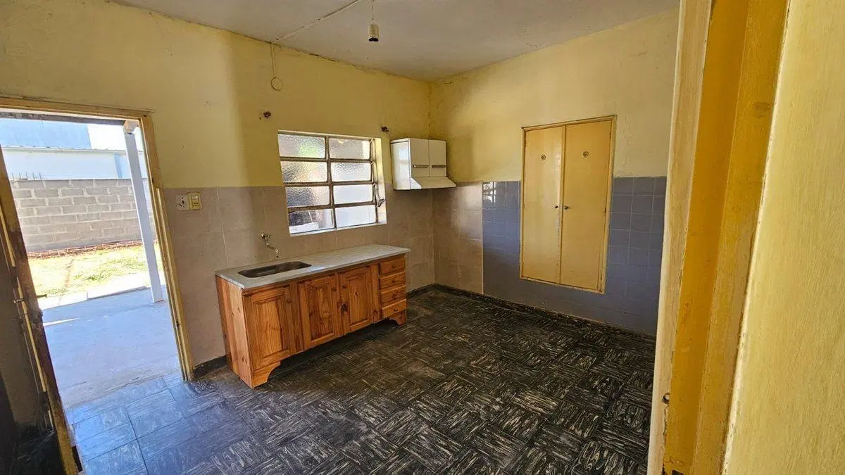VENTA/CASA ESQUINA/BARRIO AMANCAY 5