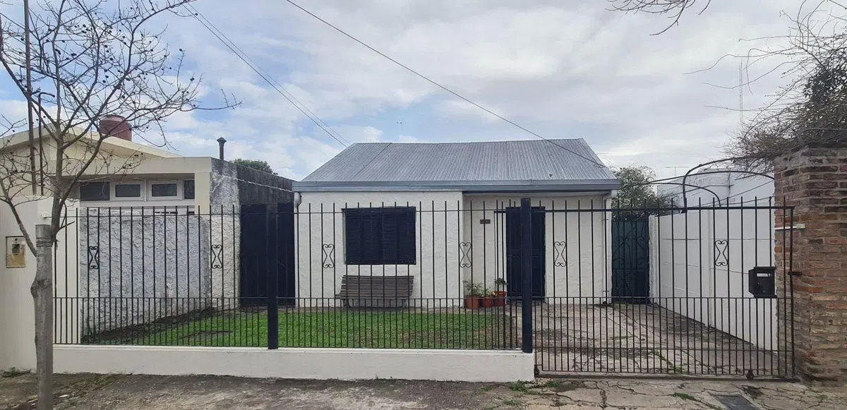VENTA / CASA / BARRIO AMANCAY 4