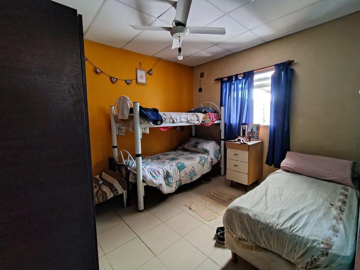 VENTA / CASA/ BARRIO MORA 8